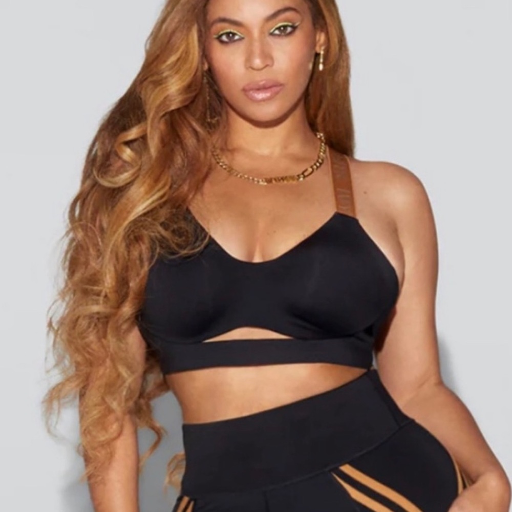 π₯°π₯°Adidas IVY PARK Cut Out Medium Support Braπ₯°π₯° - Picture 3 of 7